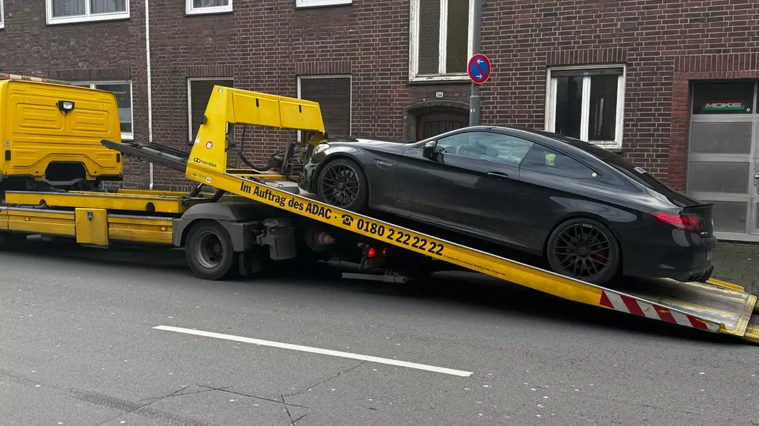 POL-GE: Polizei stellt getunten Mercedes sicher - Bild: presseportal.de