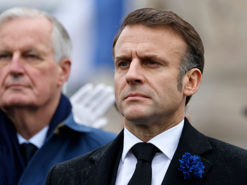 Präsident Macron gerät in der politischen Krise zunehmend unter Druck (Archivbild). - Foto: Ludovic Marin/POOL AFP/AP/dpa