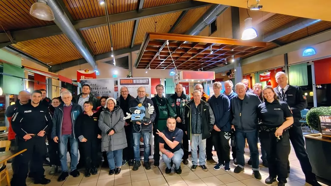 POL-ROW: Fernfahrerstammtisch mit vorweihnachtlichem Jahresabschluss - Bild: presseportal.de
