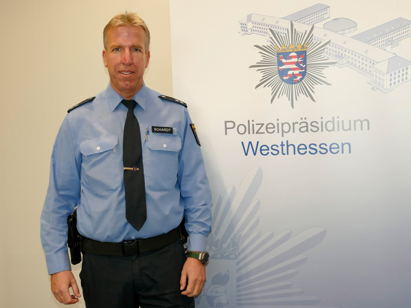 POL-LM: Staffelübergabe des Schutzmanns vor Ort bei der Polizeistation Limburg - Foto: presseportal.de