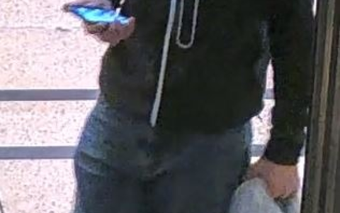 POL-H: Ăffentlichkeitsfahndung: Polizeilicher Staatsschutz sucht einen TatverdĂ€chtigen nach Angriff auf tĂŒrkisches Generalkonsulat - Foto: presseportal.de POL-H: Ăffentlichkeitsfahndung: Polizeilicher Staatsschutz sucht einen TatverdĂ€chtigen nach Angriff auf tĂŒrkisches Generalkonsulat - Foto: presseportal.de