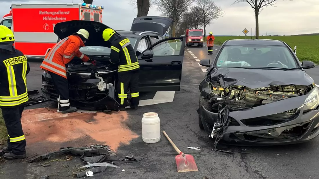 POL-HI: Vorfahrtverstoß am Upstedter Kreuz führt zu weiterem Verkehrsunfall - Bild: presseportal.de