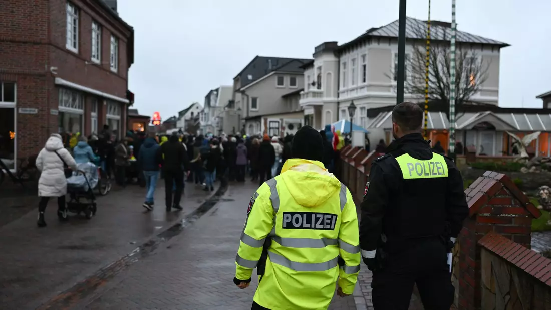 Die Polizei kündigte eine «starke Präsenz» bei dem Fest an.  - Bild: Lars Penning/dpa
