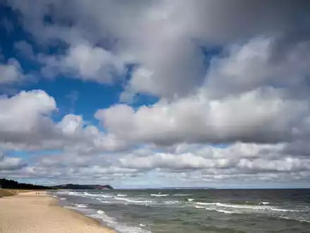 Wolken haben einen Einfluss darauf, wie warm das Klima auf der Erde ist. (Archivbild) - Foto: Stefan Sauer/dpa