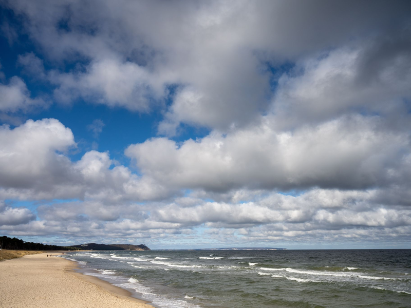 Wolken haben einen Einfluss darauf, wie warm das Klima auf der Erde ist. (Archivbild) - Foto: Stefan Sauer/dpa
