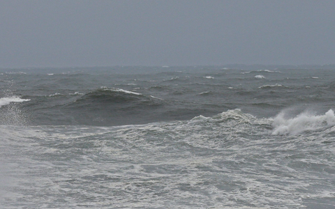 Vor der Küste gab es ein Beben. (Archivbild) - Foto: Gerry Broome/AP/dpa
