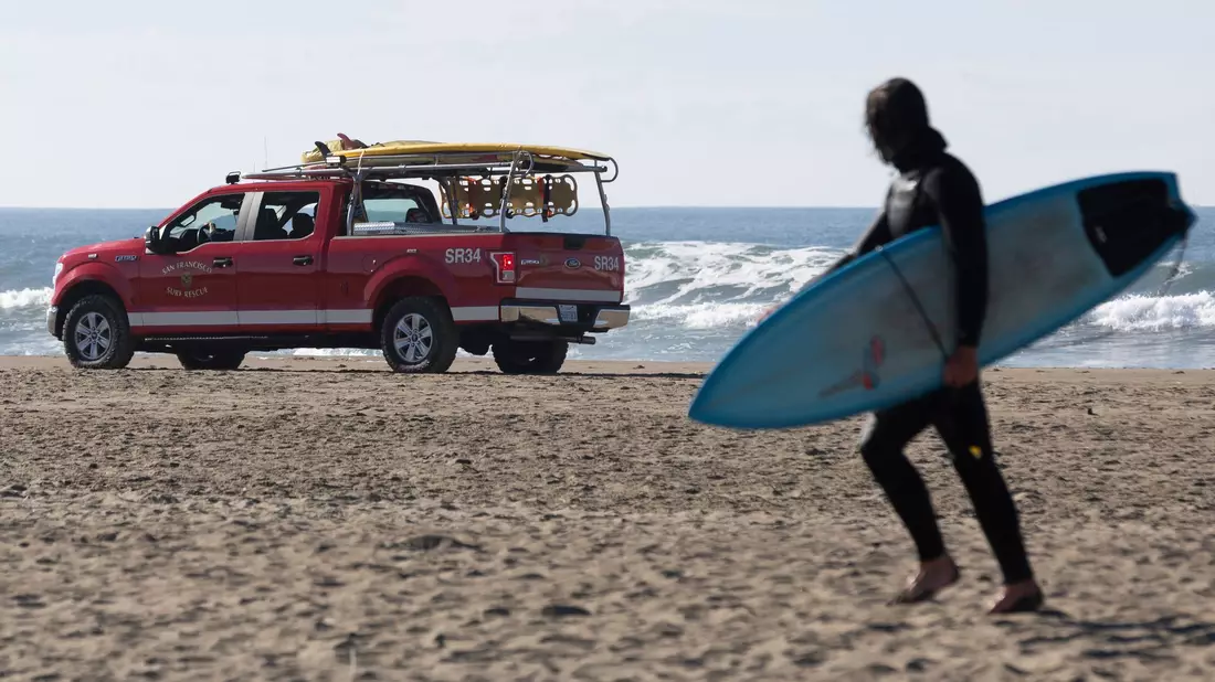 Wegen Tsunami-Gefahr wurden in Kalifornien Strände evakuiert.  - Bild: Benjamin Fanjoy/San Francisco Chronicle/AP/dpa
