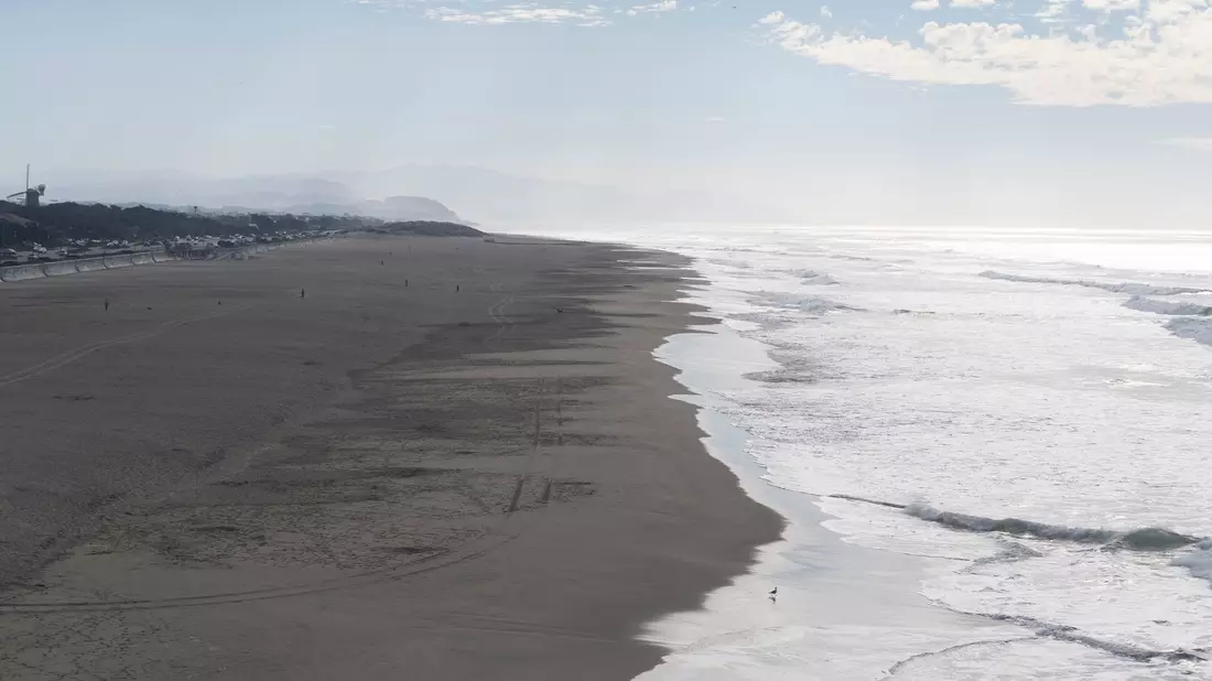 Eine Tsunami-Warnung in Kalifornien wurde schnell wieder aufgehoben.  - Bild: Emily Steinberger/AP/dpa