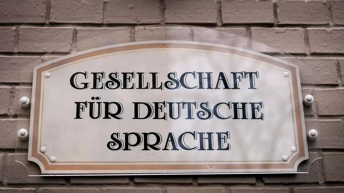 Die Gesellschaft für deutsche Sprache will mit ihrer Liste der «Wörter des Jahres» wieder den Nerv der Zeit treffen. (Symbolbild) - Bild: picture alliance / Susann Prautsch/dpa