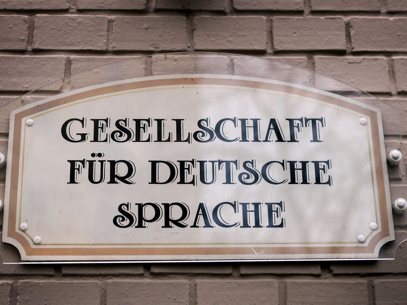Die Gesellschaft für deutsche Sprache will mit ihrer Liste der «Wörter des Jahres» wieder den Nerv der Zeit treffen. (Symbolbild) - Foto: picture alliance / Susann Prautsch/dpa