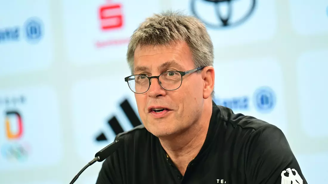 DOSB-Präsident Thomas Weikert steht eine Mitgliederversammlung mit heiklen Themen bevor. - Bild: Sina Schuldt/dpa