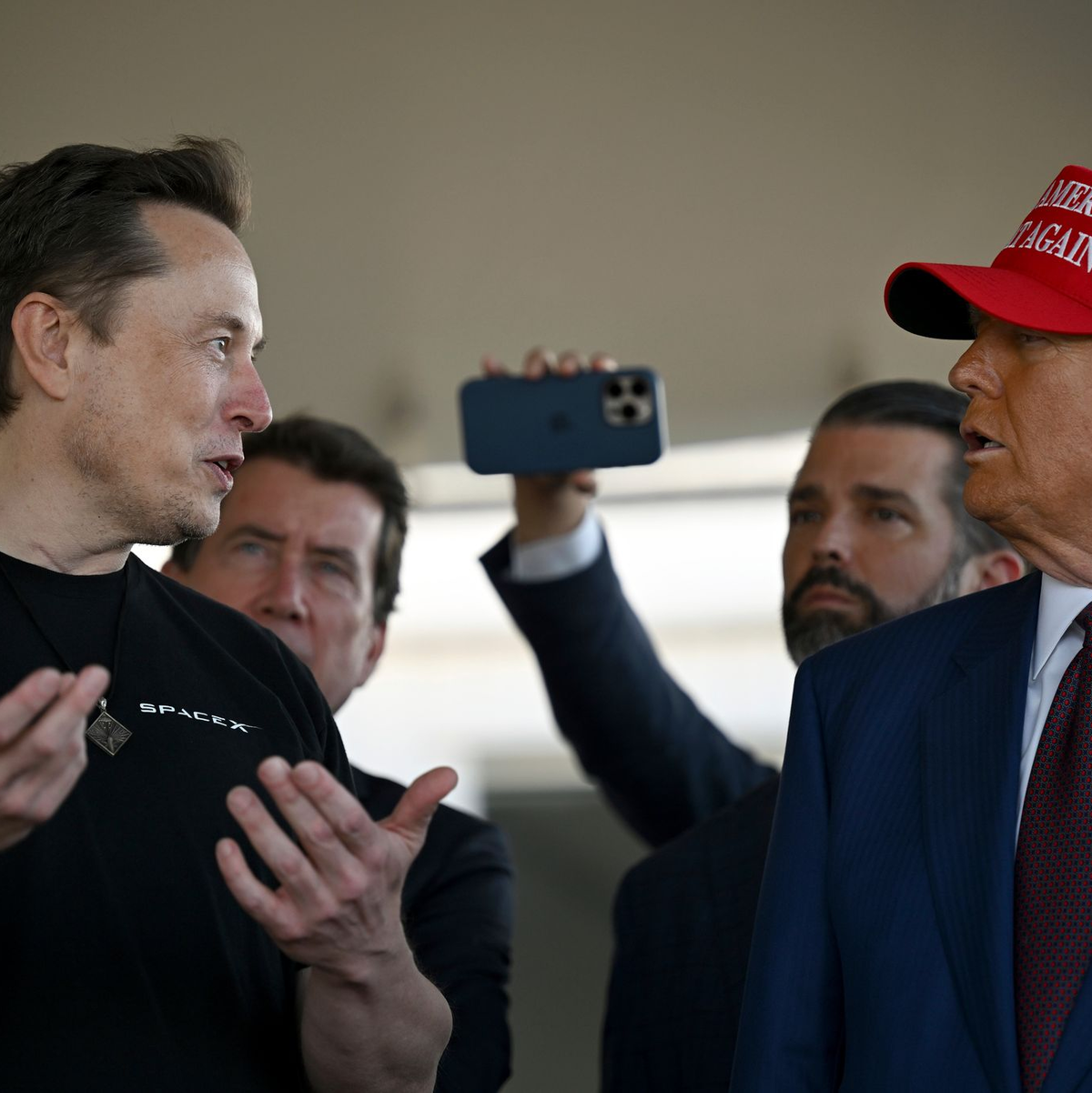 Elon Musk wird Donald Trump beraten  - Foto: Brandon Bell/Getty Images North America Pool via AP/dpa