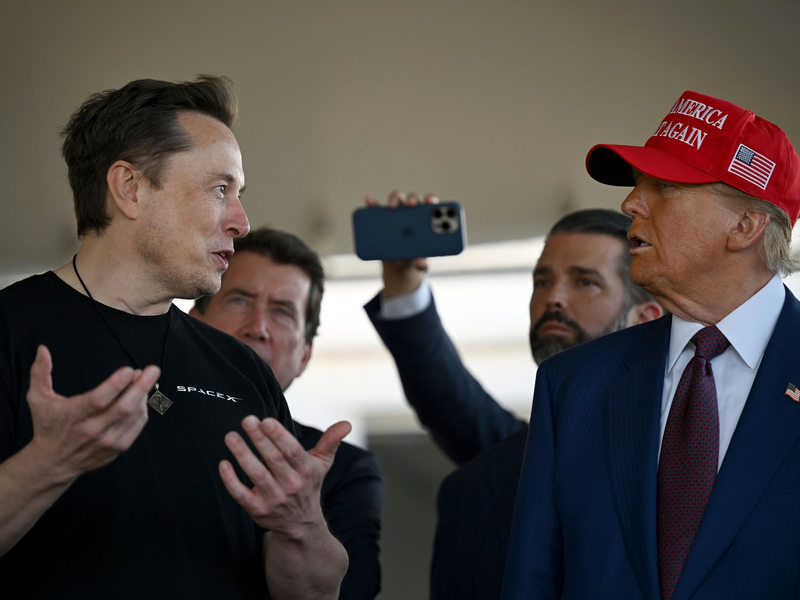 Elon Musk wird Donald Trump beraten  - Foto: Brandon Bell/Getty Images North America Pool via AP/dpa