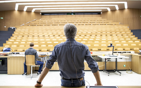 Studierende aus dem Ausland müssen an der ETH künftig dreimal so viel zahlen wie bisher. (Archivbild) - Foto: Alexandra Wey/KEYSTONE/dpa