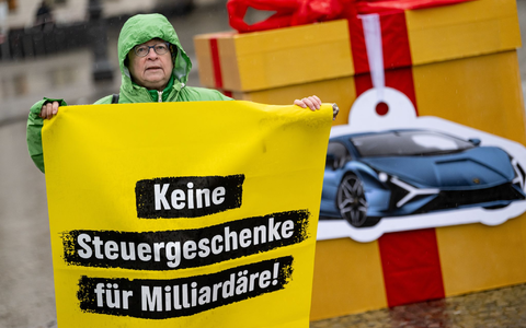 Greenpeace will Superreiche mit Privatjets, Superyachten und Luxuswagen stärker besteuern. - Foto: Fabian Sommer/dpa
