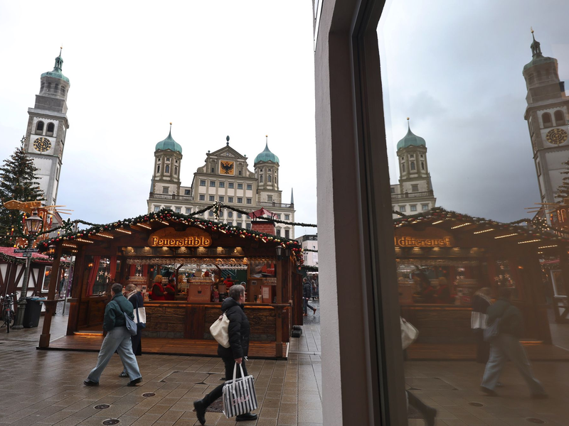 Für die meisten Menschen spielt die religiöse Bedeutung von Weihnachten kaum noch eine Rolle. (Symbolbild) - Foto: Karl-Josef Hildenbrand/dpa