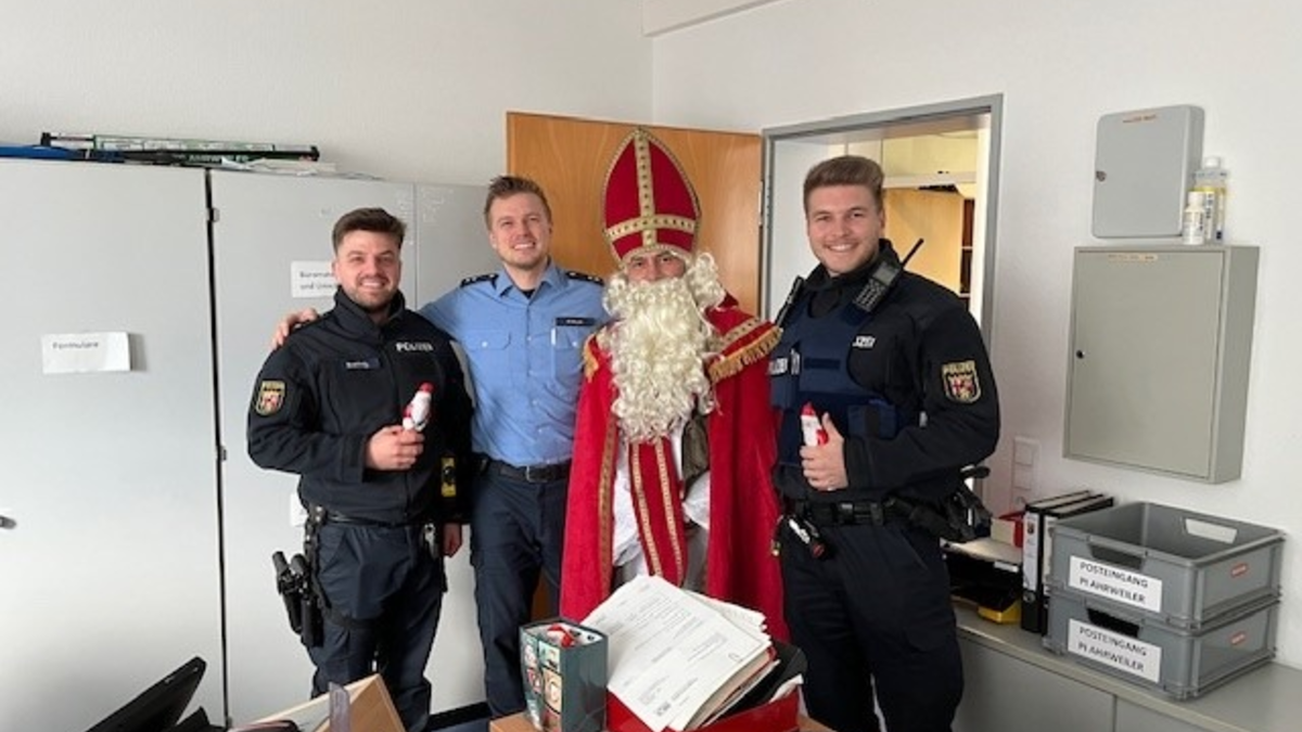 POL-PDMY: Nikolaus zu Besuch bei der Polizeiinspektion Bad Neuenahr-Ahrweiler - Foto: presseportal.de
