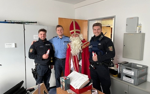 POL-PDMY: Nikolaus zu Besuch bei der Polizeiinspektion Bad Neuenahr-Ahrweiler - Foto: presseportal.de