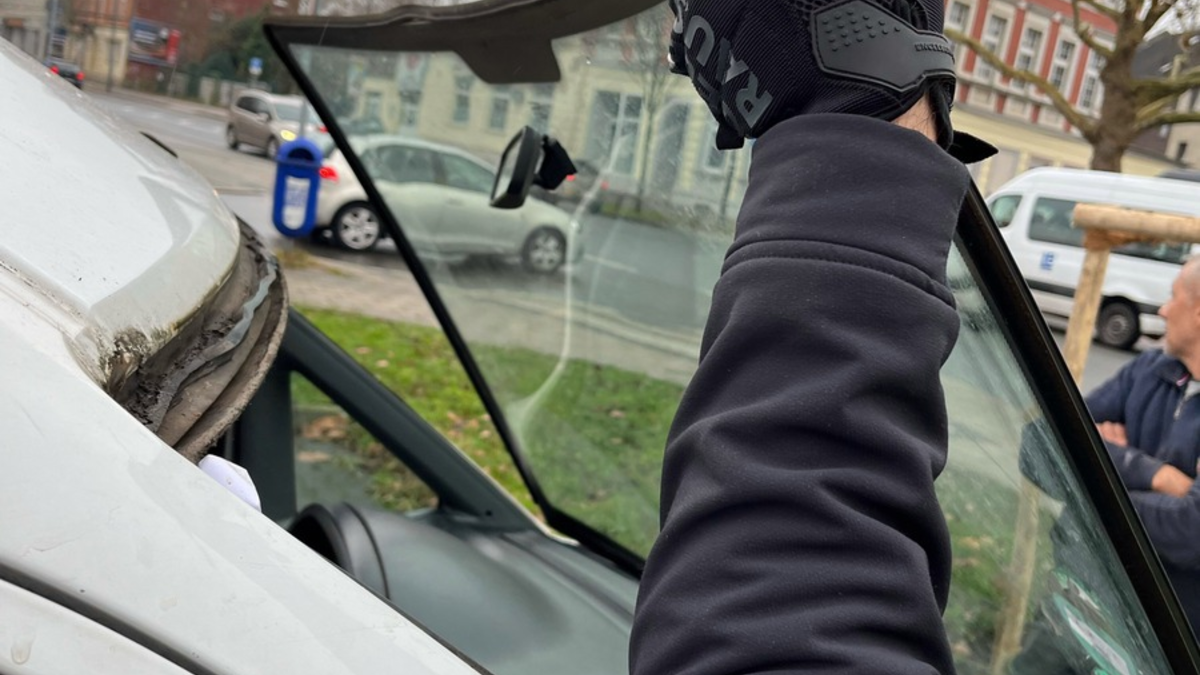 POL-GE: Unbefestigte Windschutzscheibe und andere Mängel - Foto: presseportal.de