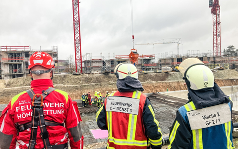 FW-BO: Verletzter Bauarbeiter aus Baustelle gerettet - Foto: presseportal.de
