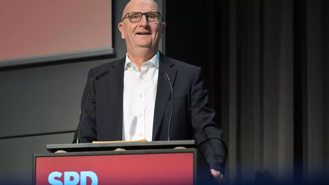 Brandenburgs SPD-Ministerpräsident Dietmar Woidke hält den Koalitionsvertrag mit dem BSW für gut, aber bezeichnet die Verhandlungen als hart. - Bild: Michael Bahlo/dpa