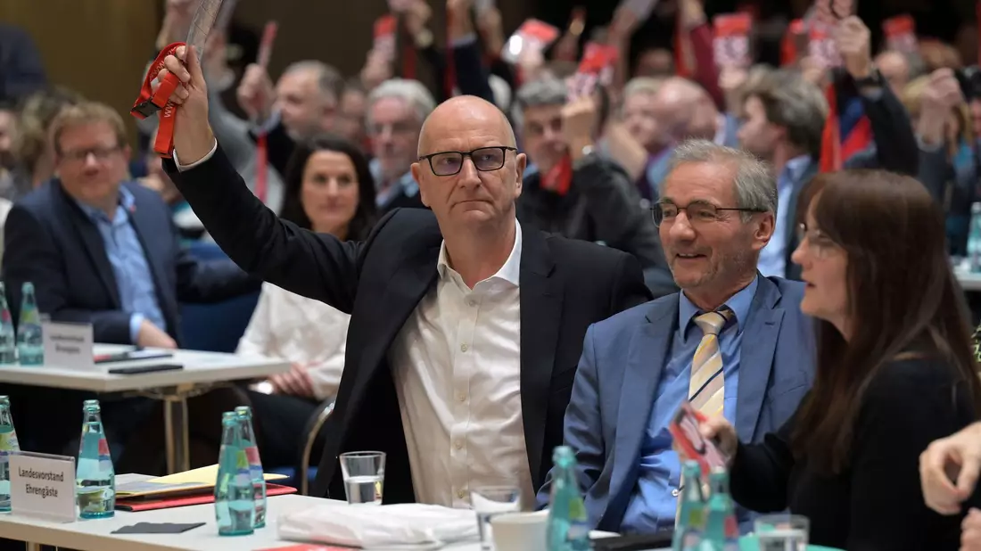 Brandenburgs SPD-Ministerpräsident Dietmar Woidke hält den Koalitionsvertrag mit dem BSW für gut, aber bezeichnet die Verhandlungen als hart. - Bild: Michael Bahlo/dpa