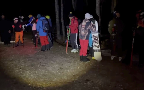 Ohne Hilfe von Einsatzkräften konnten sie nicht zu den Talstationen gelangen. - Foto: -/Italienische Bergrettung/dpa