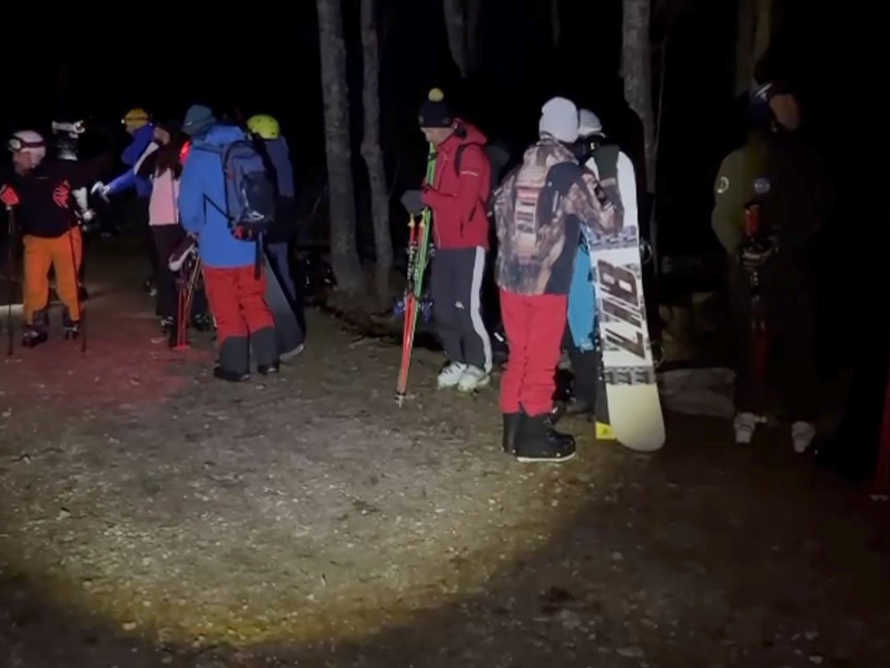 Ohne Hilfe von Einsatzkräften konnten sie nicht zu den Talstationen gelangen. - Foto: -/Italienische Bergrettung/dpa