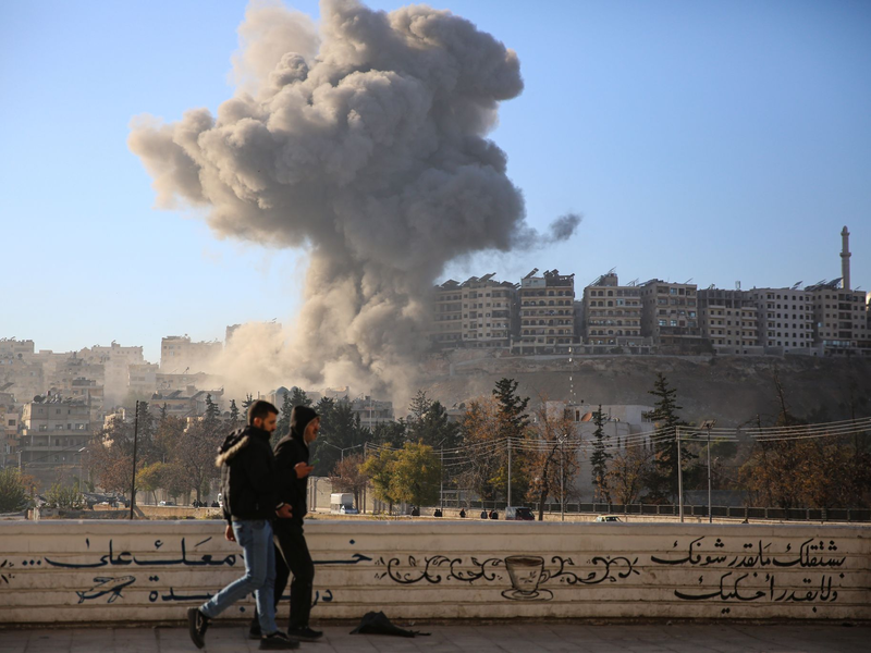 Russische und syrische Kampfflugzeuge haben bei einer Gegenoffensive gegen die Rebellen ihre Angriffe auf die von der Opposition gehaltenen Städte Aleppo und Idlib verstärkt. (Archivbild) - Foto: Juma Mohammad/IMAGESLIVE via ZUMA Press Wire/dpa