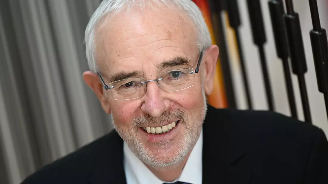 Hessens oberster Datenschützer, Prof. Roßnagel, verbucht Erfolg im Konflikt um Sparpreistickets der Bahn (Archivbild). - Bild: Arne Dedert/dpa