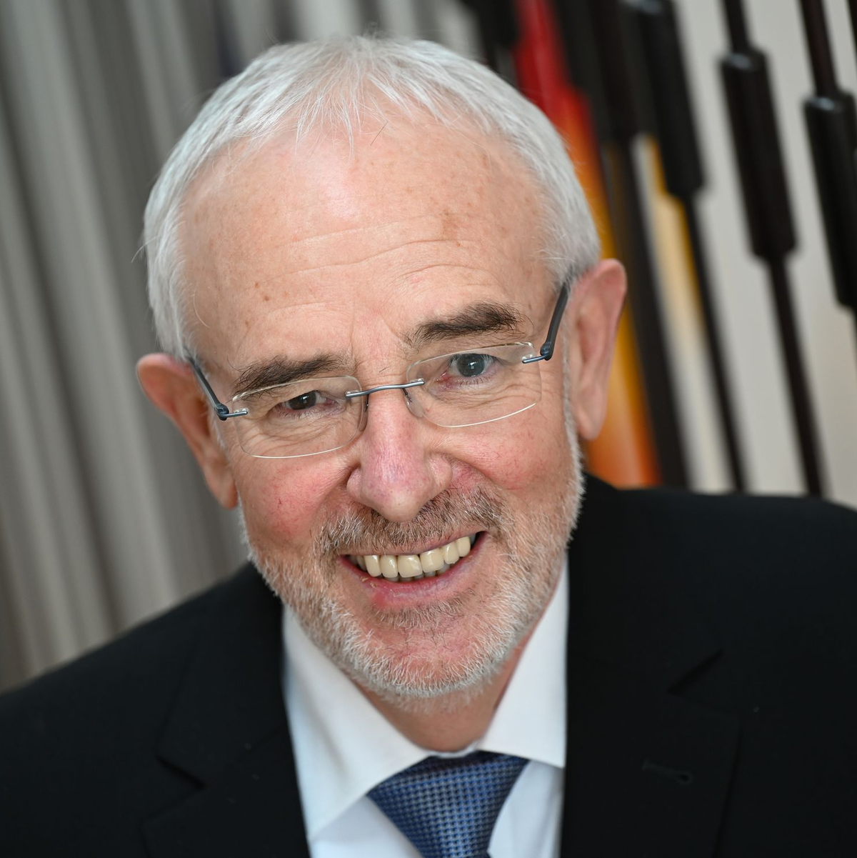 Hessens oberster Datenschützer, Prof. Roßnagel, verbucht Erfolg im Konflikt um Sparpreistickets der Bahn (Archivbild). - Foto: Arne Dedert/dpa