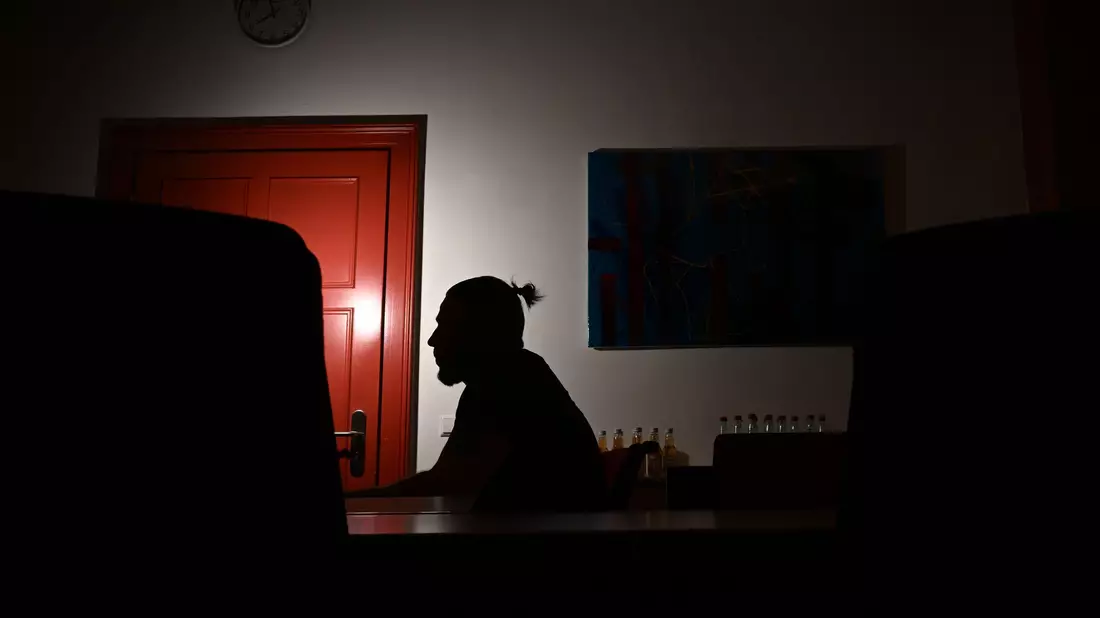 Notärztinnen sind behandeln psychiatrische Notfälle empathischer als ihre Kollegen. (Symbolfoto).  - Bild: Bernd Weißbrod/dpa