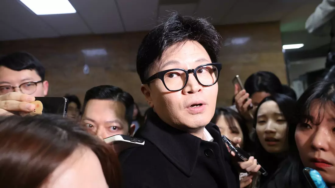 Regierungsparteichef Han Dong Hoon fordert einen Rücktritt von Präsident Yoon Suk Yeol. - Bild: Park Dong-ju/Yonhap via AP/dpa