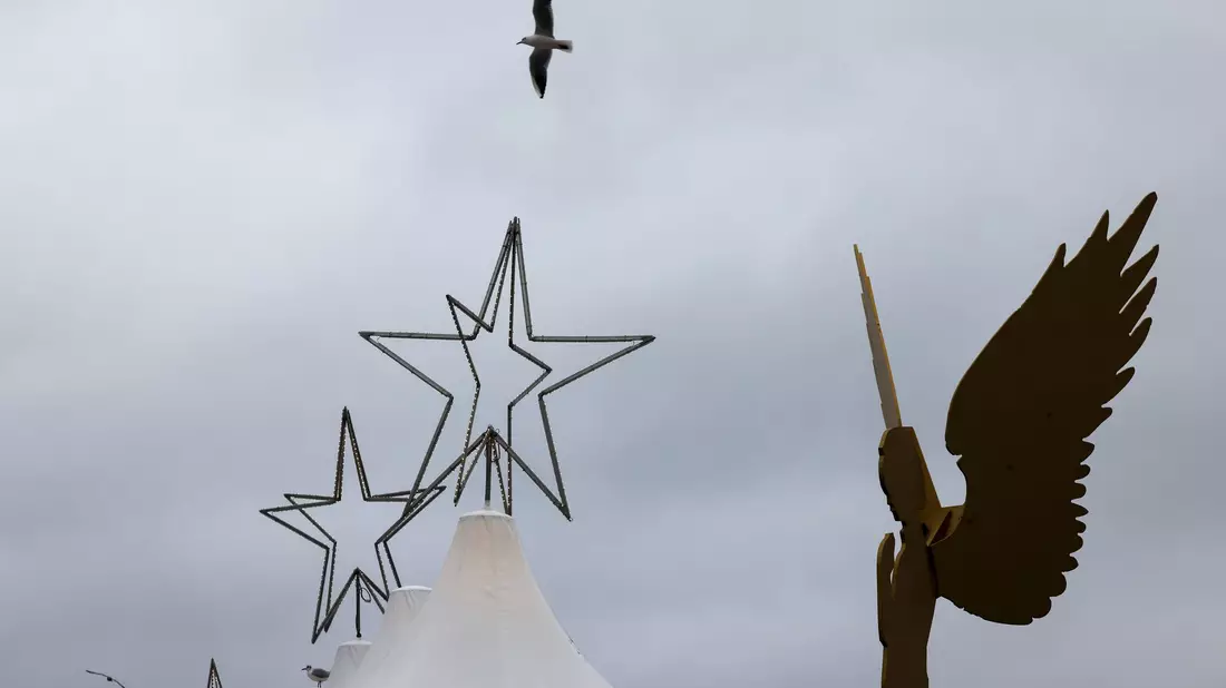 Grau ist derzeit die Lieblingsfarbe des Wetters (Archivbild). - Bild: Christian Charisius/dpa