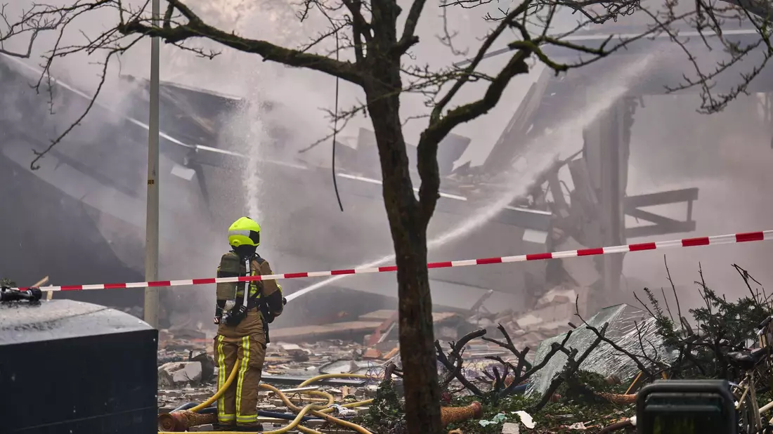 Der Schaden nach der Explosion und dem teilweisen Einsturz eines Wohngebäudes in Den Haag ist enorm. - Bild: Phil Nijhuis/AP