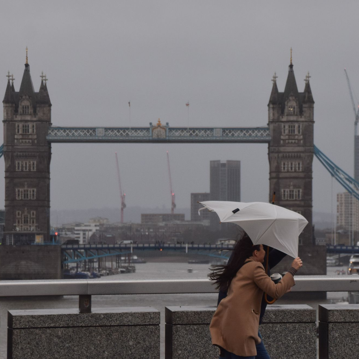 Auch in London gab es starken Wind sowie Regen. - Foto: Vuk Valcic/ZUMA Press Wire/dpa