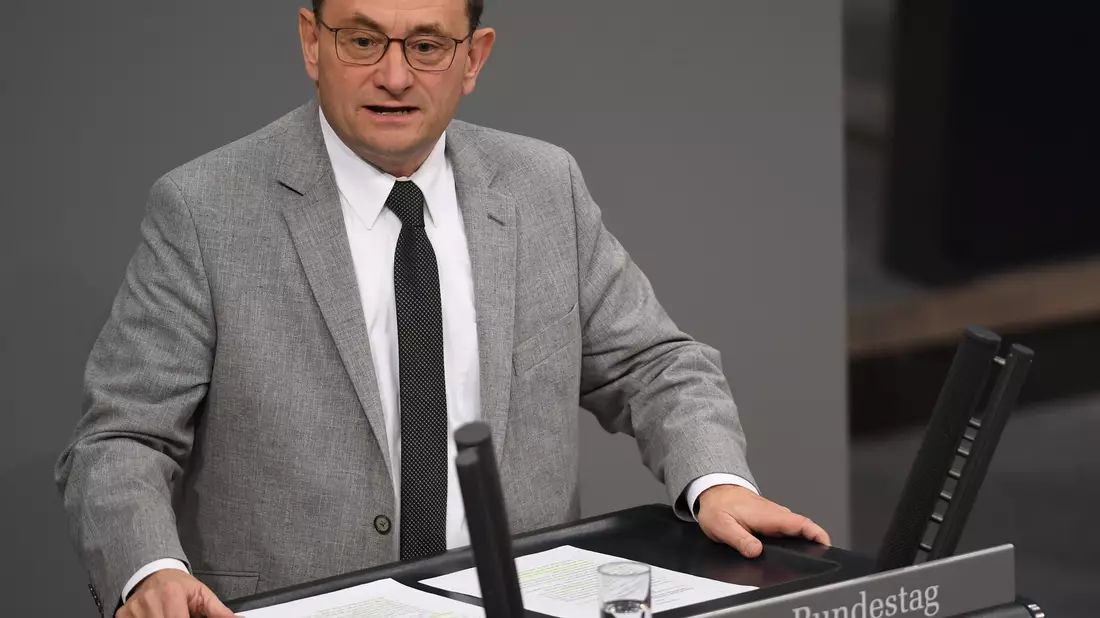 Der stellvertretende Unions-Fraktionschef Ulrich Lange hält die Modernisierungen für «Schummel-Sanierungen». (Archivbild) - Bild: Serhat Kocak/dpa