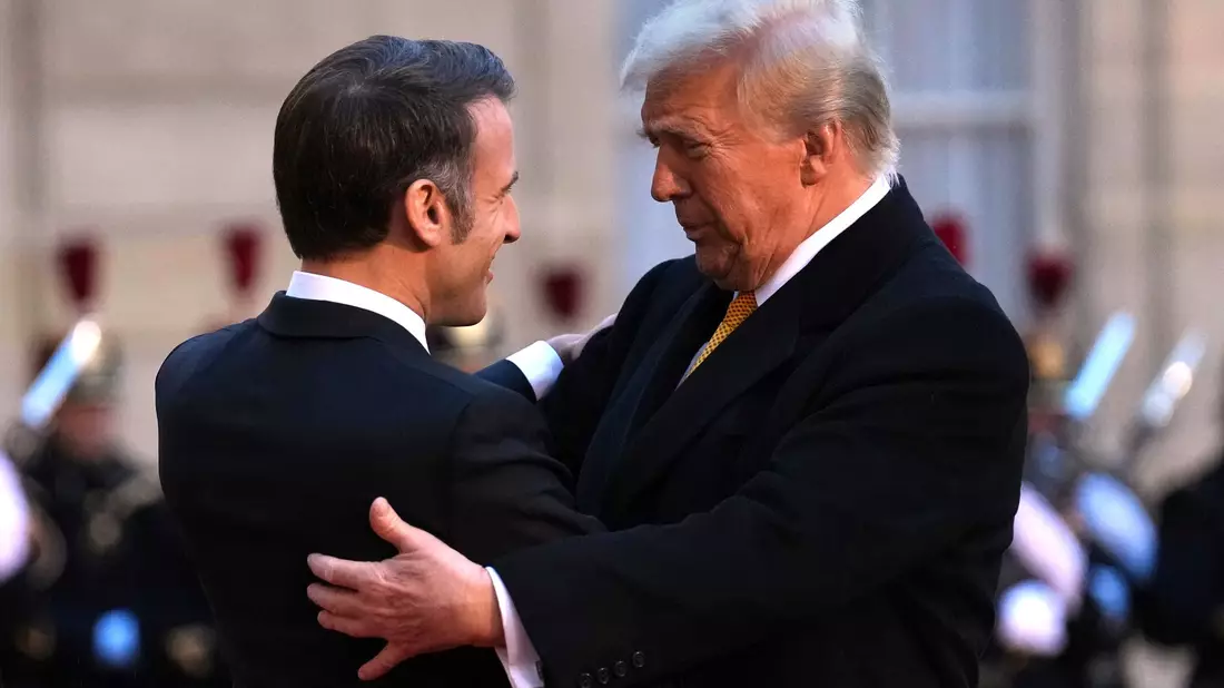 Macron rollte für Trump den roten Teppich aus. - Bild: Aurelien Morissard/AP