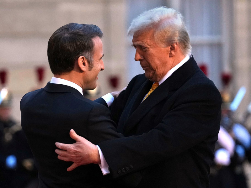 Macron rollte für Trump den roten Teppich aus. - Foto: Aurelien Morissard/AP