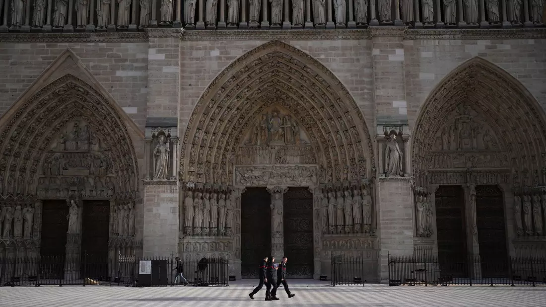 Anlass für Trumps erste Auslandsreise ist die feierliche Wiedereröffnung der Notre-Dame-Kathedrale. - Bild: Thibault Camus/AP
