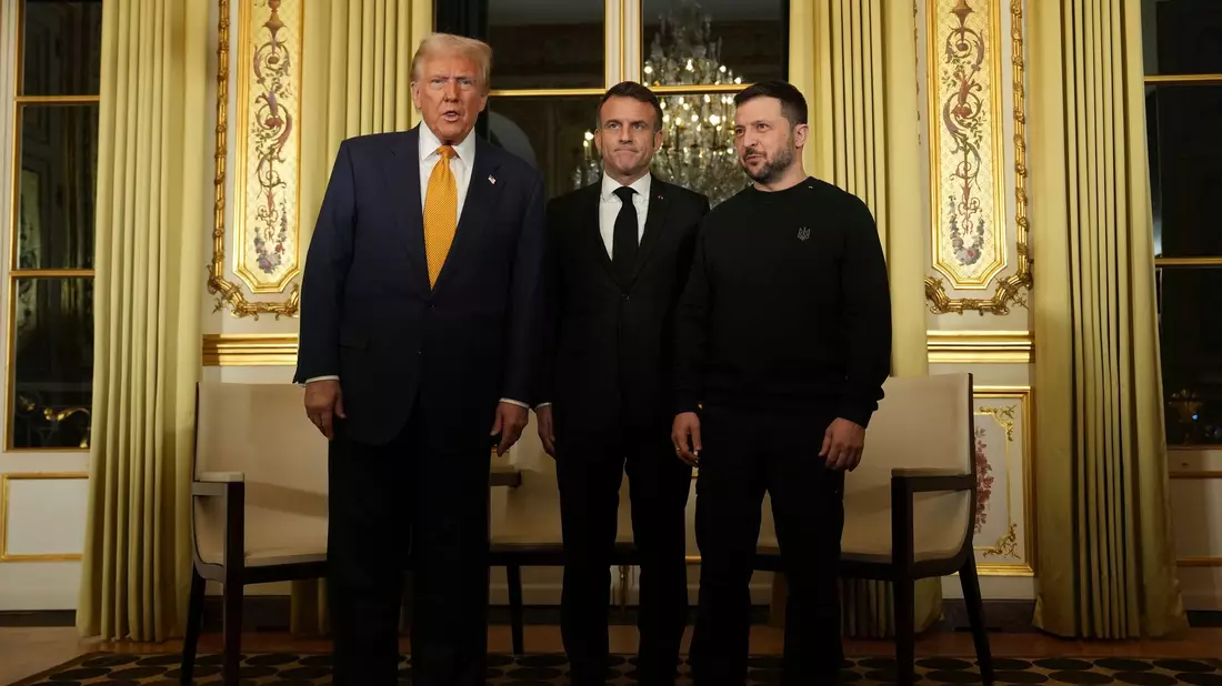 Trump nutzte seine erste Auslandsreise seit dem Wahlsieg für Gespräche zur Ukraine.  - Bild: Aurelien Morissard/AP/dpa