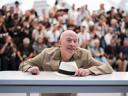 Jacques Audiard wird beim Europäischen Filmpreis für seine Regie bei «Emilia Pérez« auszeichnet. (Archivbild) - Foto: Scott A Garfitt/Invision/AP/dpa