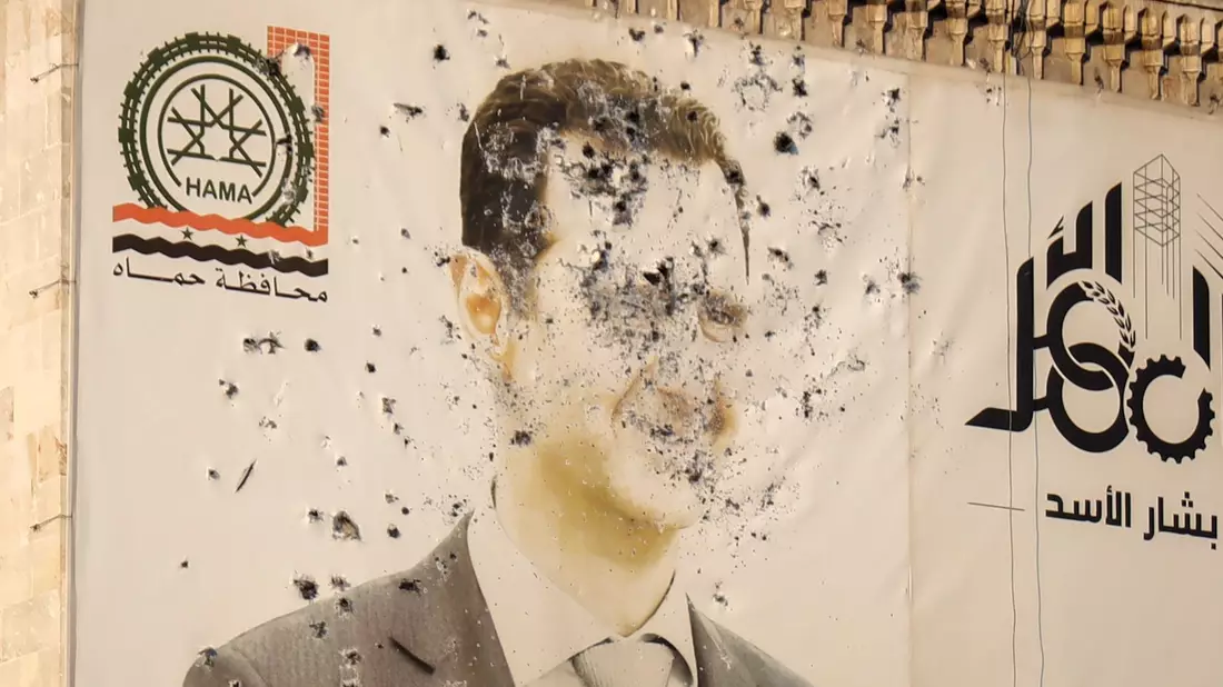 Die Rebellen bejubeln die Flucht von Assad.  - Bild: Omar Albam/AP