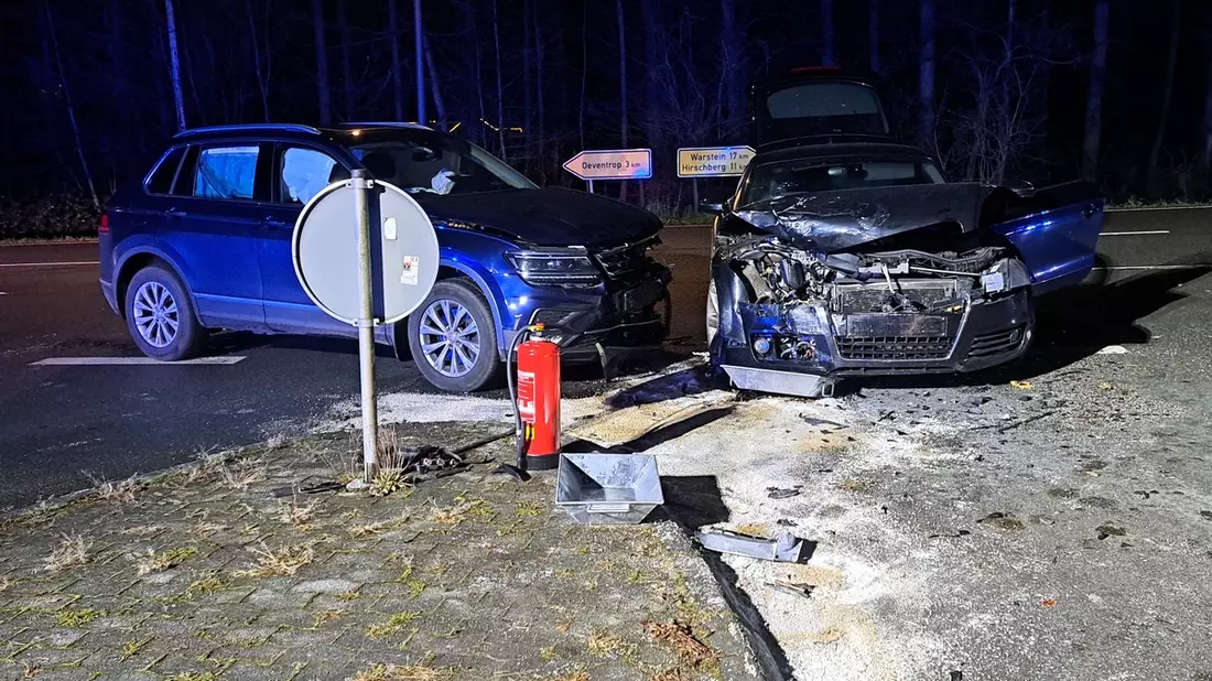 FW-AR: Verkehrsunfall mit zwei beteiligten Fahrzeugen - Bild: presseportal.de
