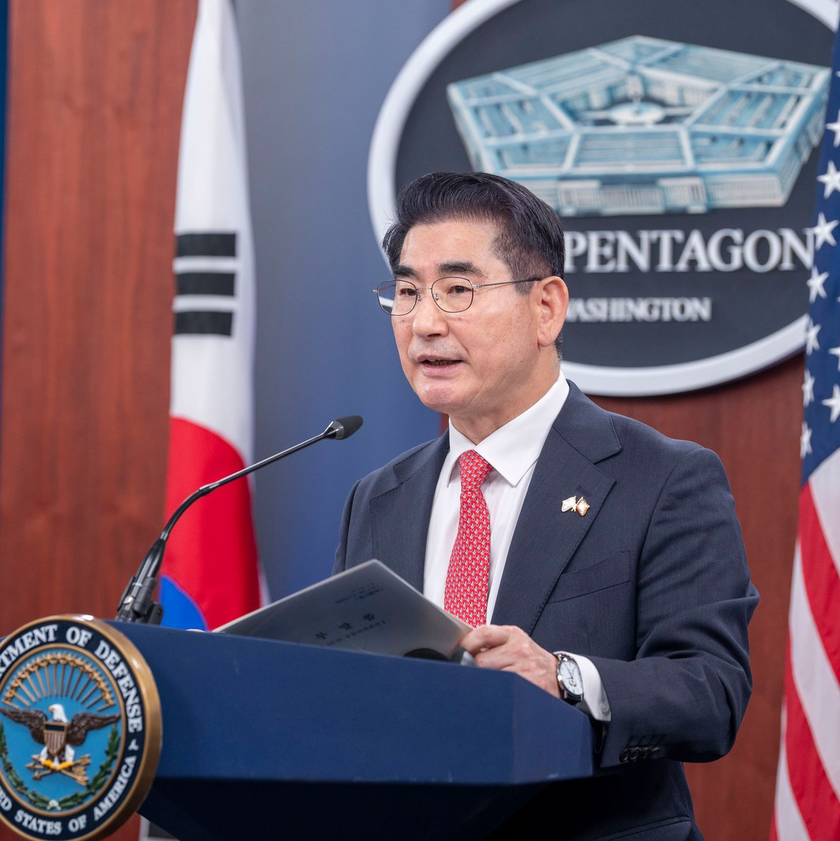 Kim Yong Hyun, ehemaliger Verteidigungsminister von Südkorea, ist von der Staatsanwaltschaft verhaftet worden. - Foto: Kevin Wolf/AP/dpa