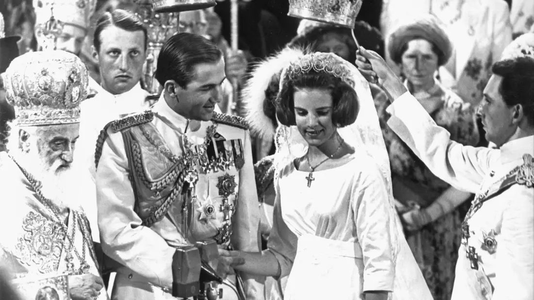 König Konstantin und seine Braut, die dänische Prinzessin Anne-Marie, werden am 18. September 1964 getraut. - Bild: Db/---/dpa