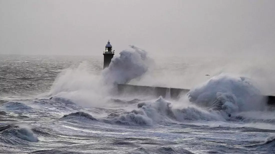 In vielen Regionen sind Sturmwarnungen in Kraft. - Bild: Owen Humphreys/PA Wire/dpa