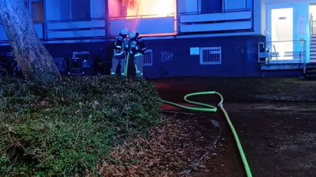 FW Konstanz: Verkehrsunfall und Brand in Übergangswohnheim - Bild: presseportal.de