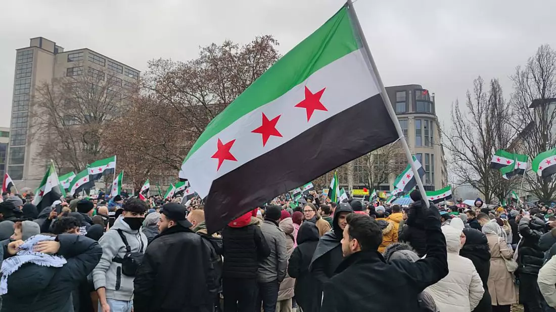 Syrer in Deutschland feiern den Sturz von Assad in Syrien am 08.12.2024 - Bild: über dts Nachrichtenagentur