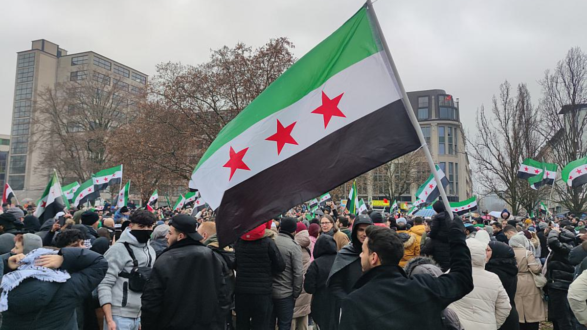 Syrer in Deutschland feiern den Sturz von Assad in Syrien am 08.12.2024 - Foto: über dts Nachrichtenagentur